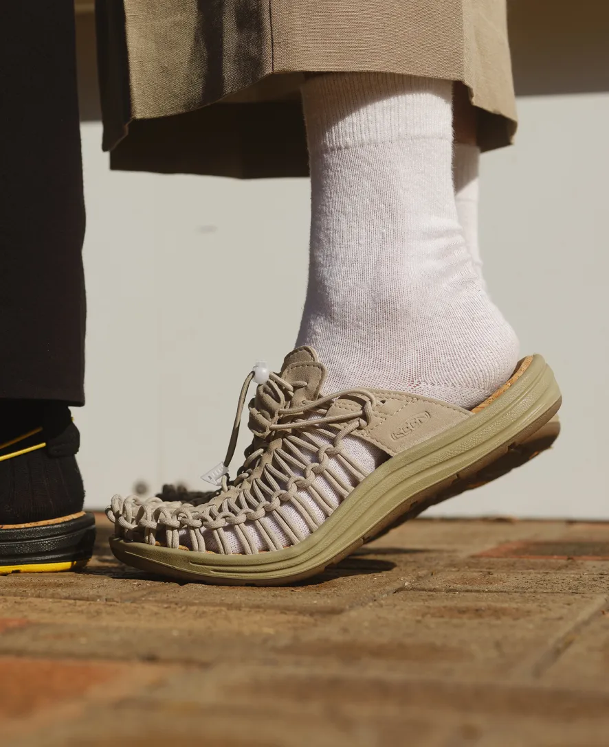 All Gender UNEEK II Convertible  |  Black/KEEN Yellow