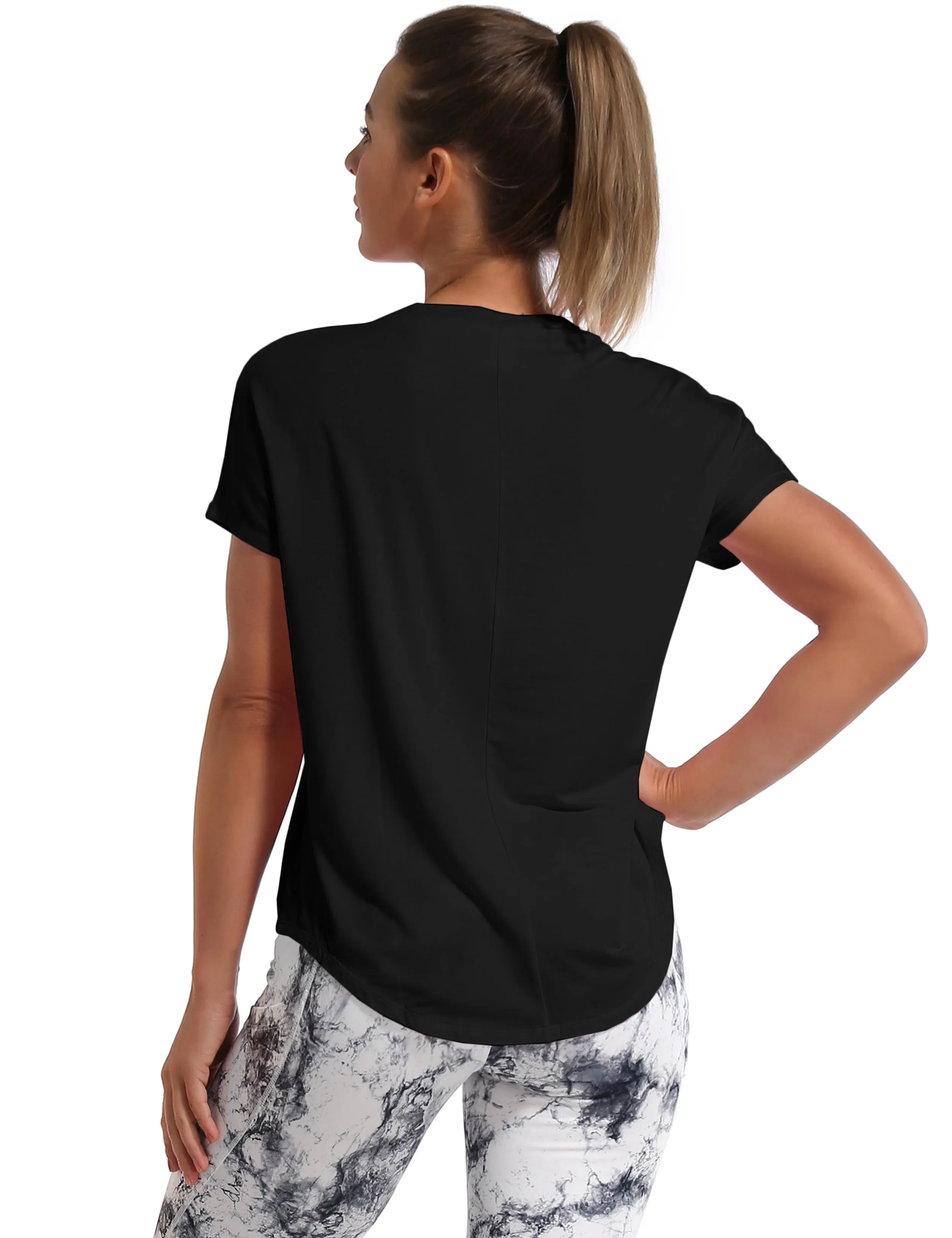 Hip Length Short Sleeve Shirt black_yogastudio