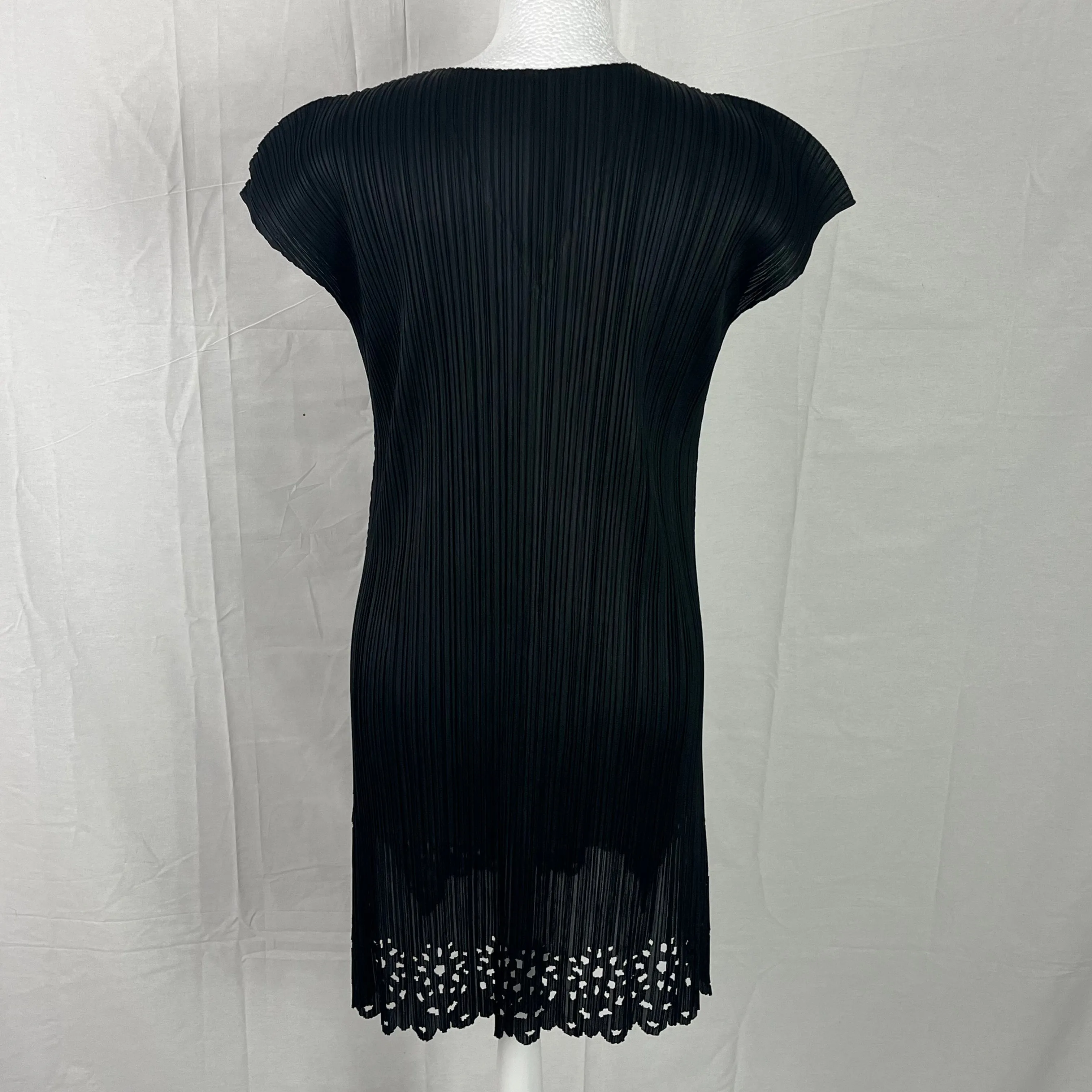 Pleats Please Issey Miyake Black Lasercut Hem V Neck Tunic Sz4 XS/S/M/L/XL